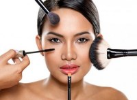 Не делайте так: 7 тенденций в макияже, которые устарели article-image