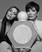 Scent Memoris: какие ароматы окружают Ким Кардашьян и Крис Дженнер?