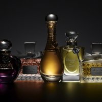 Закон парфюмерного успеха: 6 ароматов из 90-х, которые поистине любимы многими до сих пор article-image