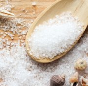 Если тянет на солененькое: топ 7 летних ароматов с нотами соли article-image