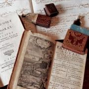 Веллихор: запечатлеть ароматы старых книг. Парфюмы с запахом книг