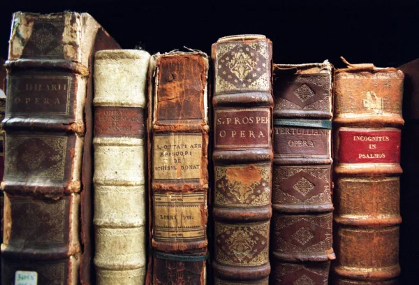 Веллихор: запечатлеть ароматы старых книг. Парфюмы с запахом книг