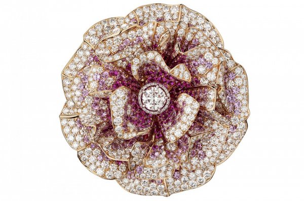 Ювелирная коллекция с бриллиантом в 55, 55 карат к 100-летию Chanel №5.