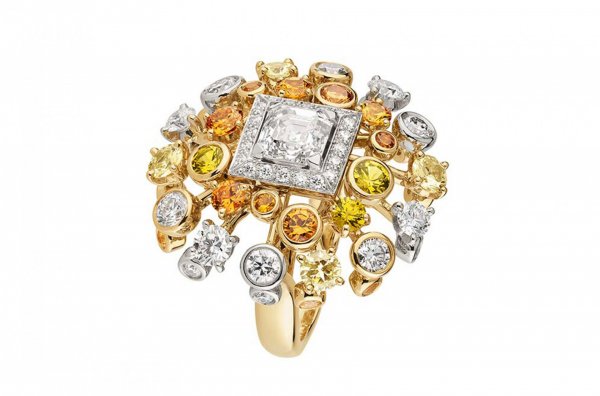 Ювелирная коллекция с бриллиантом в 55, 55 карат к 100-летию Chanel №5.