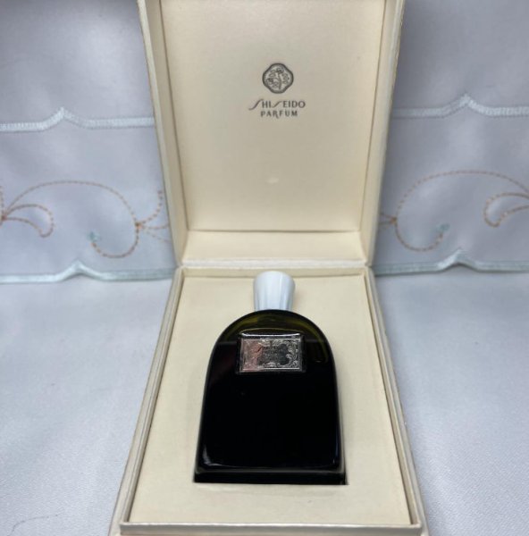 Парфумерна історія японського дому Shiseido