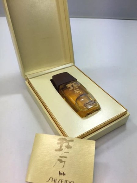 Парфумерна історія японського дому Shiseido