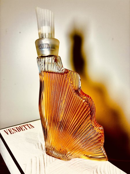 І аромат і назва і флакон