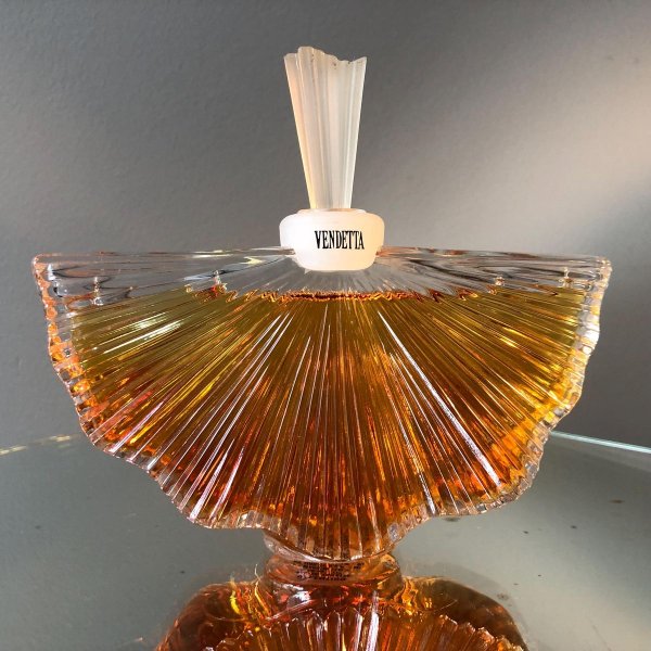 І аромат і назва і флакон