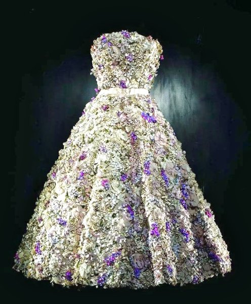 Міс Діор: від людини до парфуму