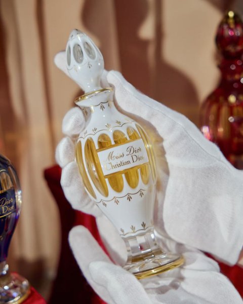 Міс Діор: від людини до парфуму
